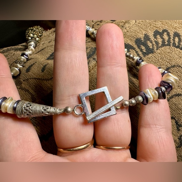 Handcrafted beaded pearl and silver necklace. - Picture 6 of 13